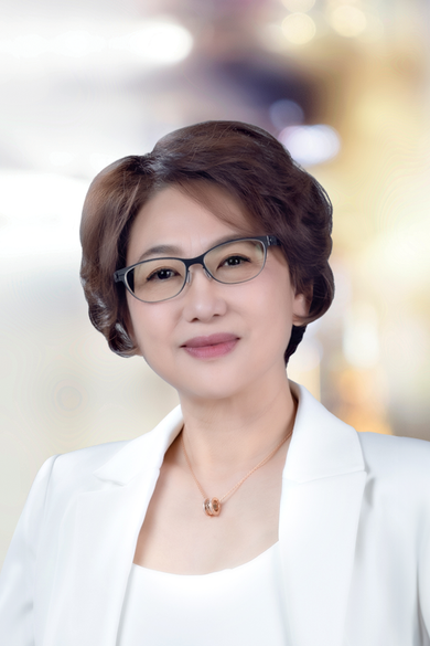 Portrait of Chen Chen, REALTOR® | NRLUX.